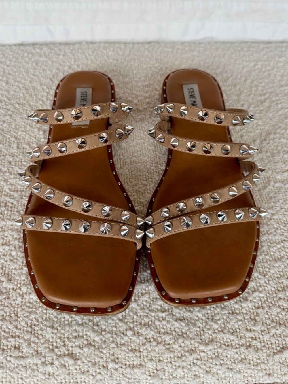 Steve Madden Studded Sandals Size 7 Tan Multi Strap Slip On Rock Stud Flats